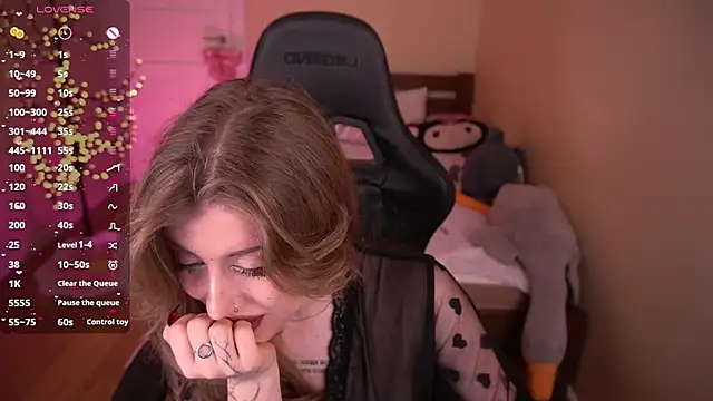 PenellopaRaw online show from 04.10.26