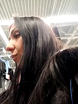 Snapshot of LeticiaWoods chatting on 01.04.25 LeticiaWoods online show from 01.04.25