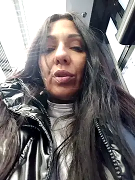 Snapshot of LeticiaWoods chatting on 01.12.25 LeticiaWoods online show from 01.12.25