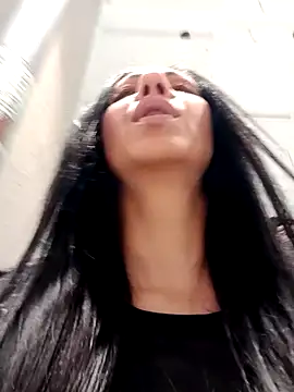 Snapshot of LeticiaWoods chatting on 02.04.25 LeticiaWoods online show from 02.04.25