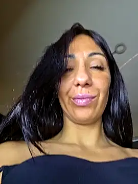 Snapshot of LeticiaWoods chatting on 10.07.25 LeticiaWoods online show from 10.07.25