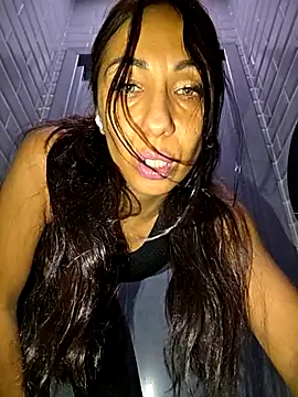 Snapshot of LeticiaWoods chatting on 10.22.25 LeticiaWoods online show from 10.22.25