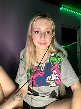 bunnydark00 online show from 12.04.25