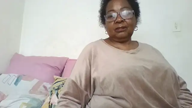 Snapshot of KinkyRicoSaisyours chatting on 06.14.26 KinkyRicoSaisyours online show from 06.14.26