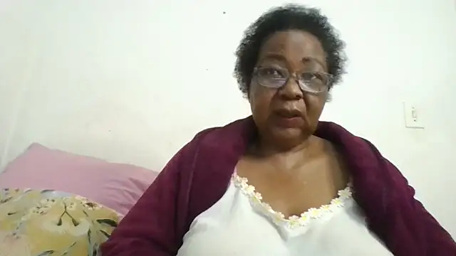 Snapshot of KinkyRicoSaisyours chatting on 06.17.26 KinkyRicoSaisyours online show from 06.17.26