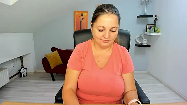 LollaGirl online show from 09.17.25