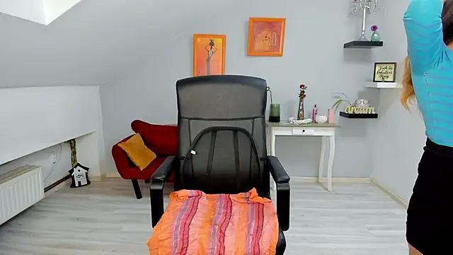 LollaGirl online show from 11.10.25