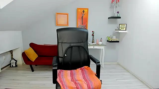 LollaGirl online show from 01.16.26