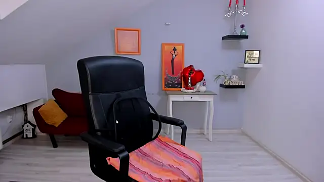 LollaGirl online show from 02.19.26