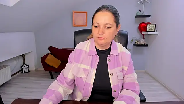 LollaGirl online show from 03.26.26