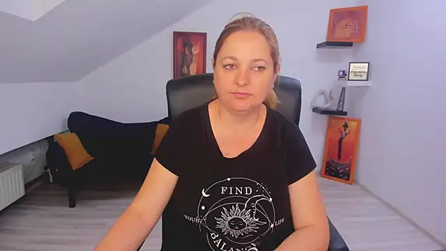 LollaGirl online show from 05.25.26