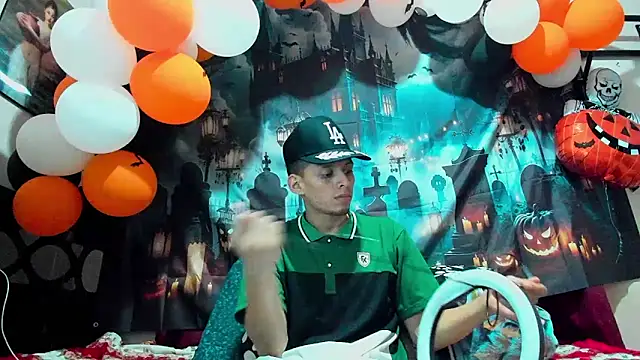 Snapshot of davidlatin66 chatting on 10.17.25 davidlatin66 online show from 10.17.25