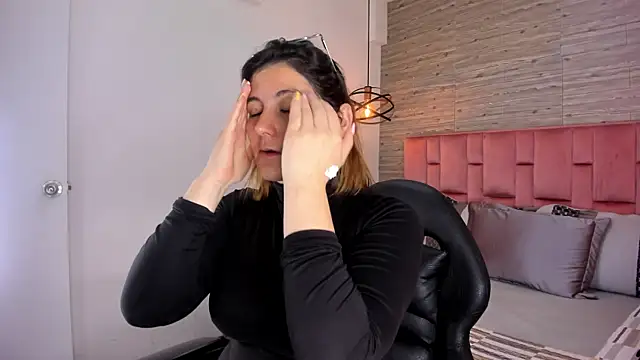 SarahDeyvis online show from 10.18.25