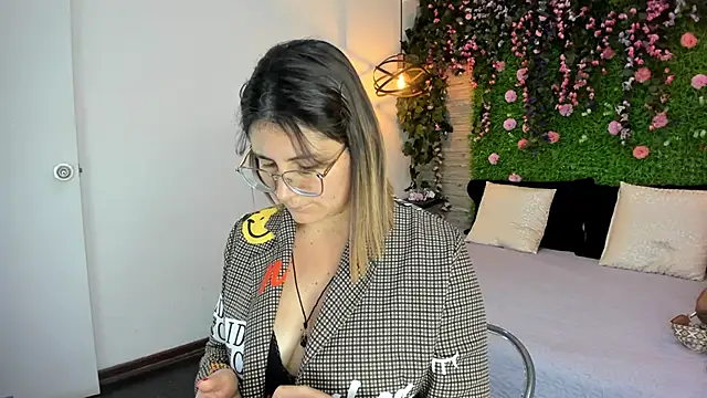 SarahDeyvis online show from 11.21.25