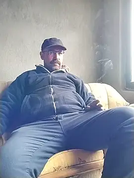 Snapshot of masculine_bear_daddy chatting on 12.04.25 masculine bear daddy online show from 12.04.25