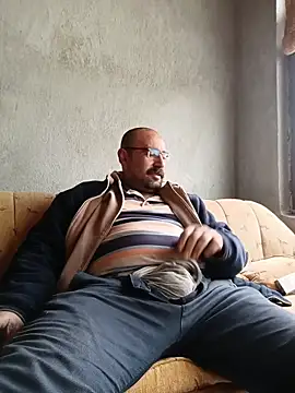 Snapshot of masculine_bear_daddy chatting on 12.05.25 masculine bear daddy online show from 12.05.25