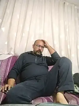 Snapshot of masculine_bear_daddy chatting on 12.18.25 masculine bear daddy online show from 12.18.25