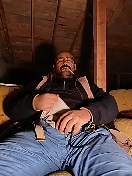 Snapshot of masculine_bear_daddy chatting on 12.21.25 masculine bear daddy online show from 12.21.25