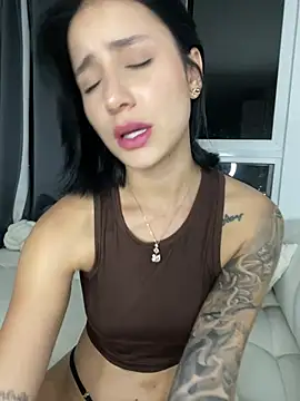 Snapshot of Ale_Lewis chatting on 01.04.25 Ale Lewis online show from 01.04.25