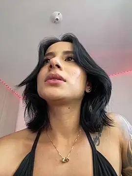 Snapshot of Ale_Lewis chatting on 02.19.25 Ale Lewis online show from 02.19.25