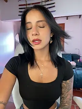 Snapshot of Ale_Lewis chatting on 09.26.25 Ale Lewis online show from 09.26.25