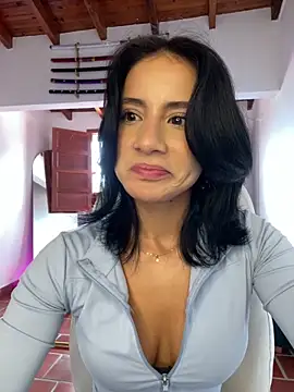 Snapshot of Ale_Lewis chatting on 09.28.25 Ale Lewis online show from 09.28.25