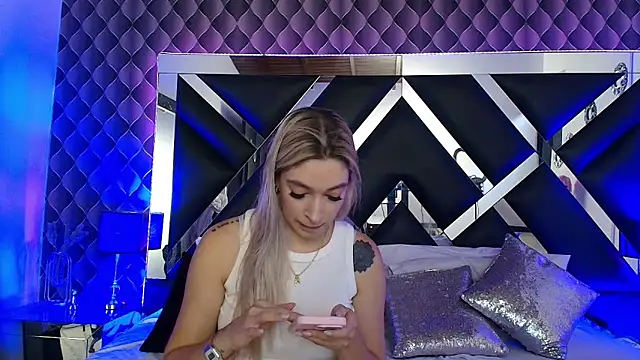 victoriaa lee  online show from 11.19.25