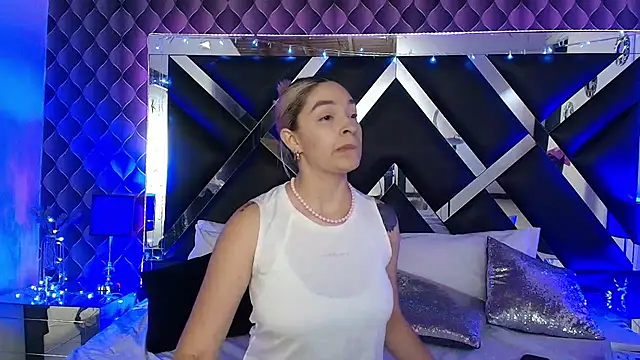 victoriaa lee  online show from 04.16.26