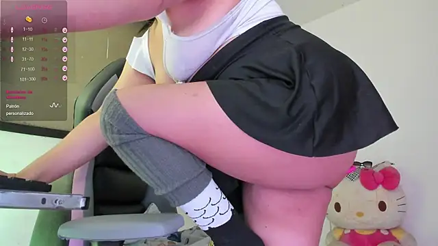 Snapshot of smile_sweetpao chatting on 01.12.25 smile sweetpao online show from 01.12.25