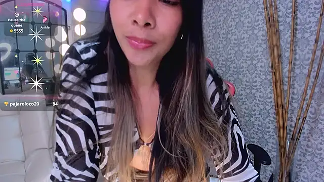 Snapshot of RenataReyes chatting on 01.11.25 RenataReyes online show from 01.11.25