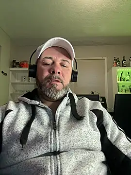 Snapshot of Cristian-Brayan chatting on 03.20.25 Cristian-Brayan online show from 03.20.25