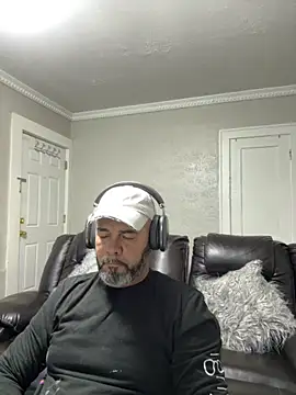 Snapshot of Cristian-Brayan chatting on 09.15.25 Cristian-Brayan online show from 09.15.25