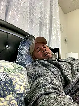 Snapshot of Cristian-Brayan chatting on 10.28.25 Cristian-Brayan online show from 10.28.25