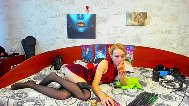 Snapshot of KagamiTayga chatting on 03.13.25 KagamiTayga online show from 03.13.25