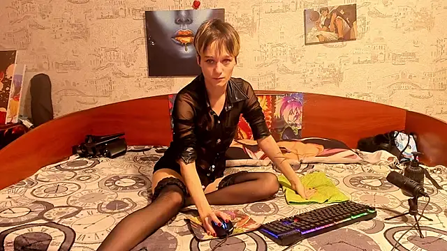 Snapshot of KagamiTayga chatting on 10.18.25 KagamiTayga online show from 10.18.25