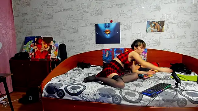 Snapshot of KagamiTayga chatting on 11.09.25 KagamiTayga online show from 11.09.25