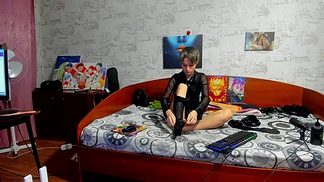 Snapshot of KagamiTayga chatting on 11.18.25 KagamiTayga online show from 11.18.25