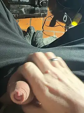 Snapshot of kleinerAlex chatting on 01.27.25 kleinerAlex online show from 01.27.25