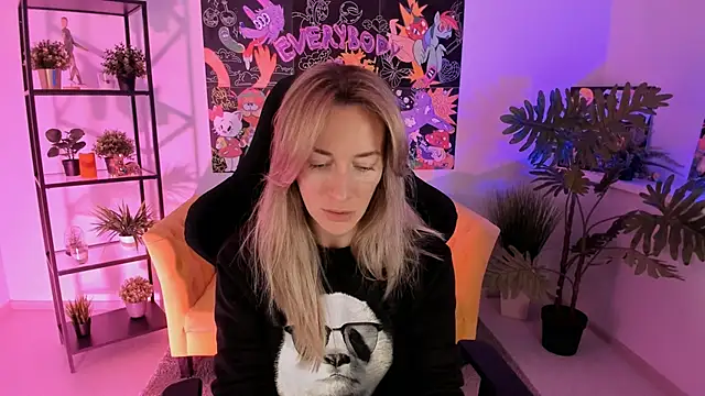 RebeccaMartinez online show from 01.26.25