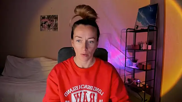 RebeccaMartinez online show from 10.12.25