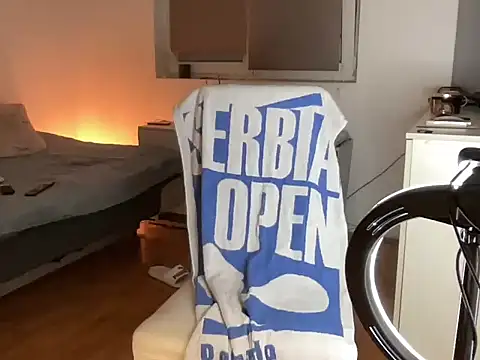 Snapshot of alejandrobg@xh chatting on 10.21.25 alejandrobgxh online show from 10.21.25