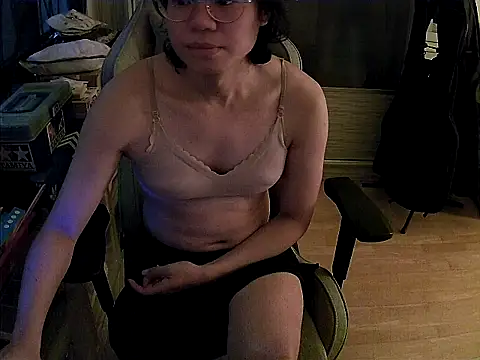 Snapshot of swimsuitloves chatting on 03.30.26 swimsuitloves online show from 03.30.26