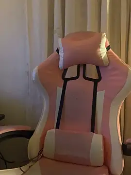 Snapshot of LittleBabyCat22 chatting on 11.06.25 LittleBabyCat22 online show from 11.06.25