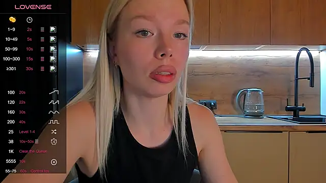 Snapshot of Olivia_Bells chatting on 06.08.26 Olivia Bells online show from 06.08.26