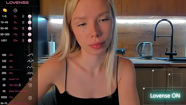 Snapshot of Olivia_Bells chatting on 06.17.26 Olivia Bells online show from 06.17.26