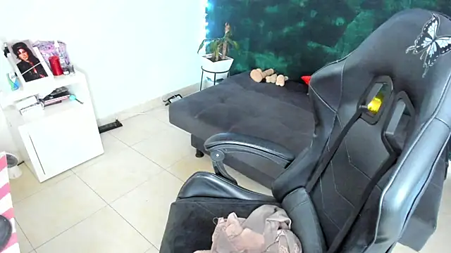 Snapshot of BellaFlaming chatting on 01.17.25 BellaFlaming online show from 01.17.25