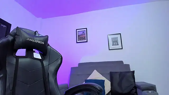 Snapshot of BellaFlaming chatting on 02.11.25 BellaFlaming online show from 02.11.25