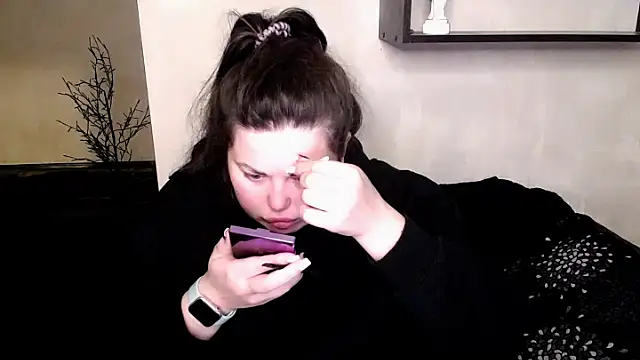 Emily Mo online show from 11.11.25