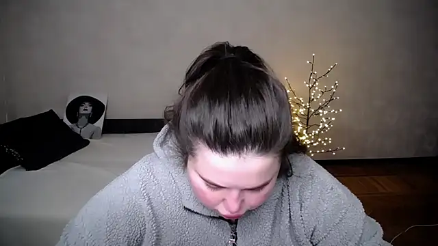 Emily Mo online show from 04.10.26