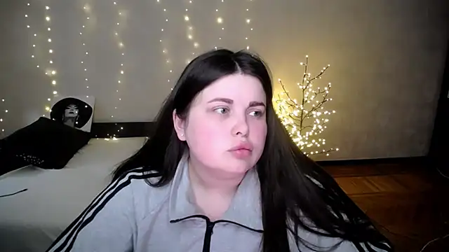 Emily Mo online show from 04.11.26